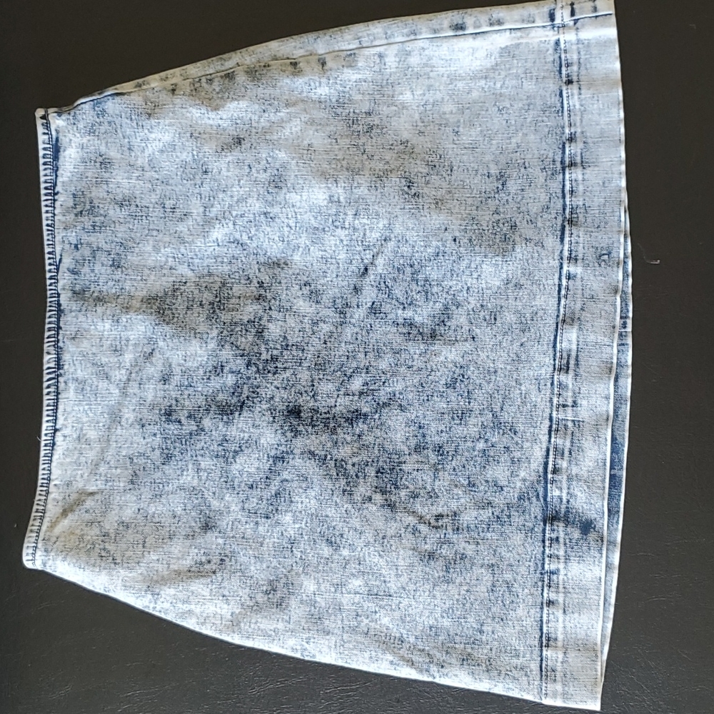 Gianni Bini Light washed skirt